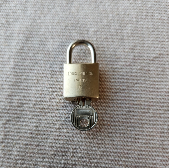 Louis Vuitton Lock and Key #227 - Picture 6 of 6